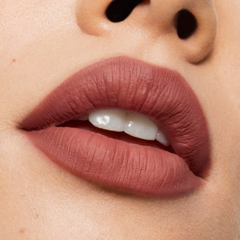 Kylie Cosmetics Matte Lip Crayon in Color Main Character (dusty mauve) NEW